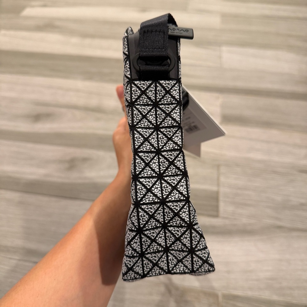 BAO BAO ISSEY MIYAKE Black Voyager Crossbody Bag 241730M170007 - Picture 11 of 15